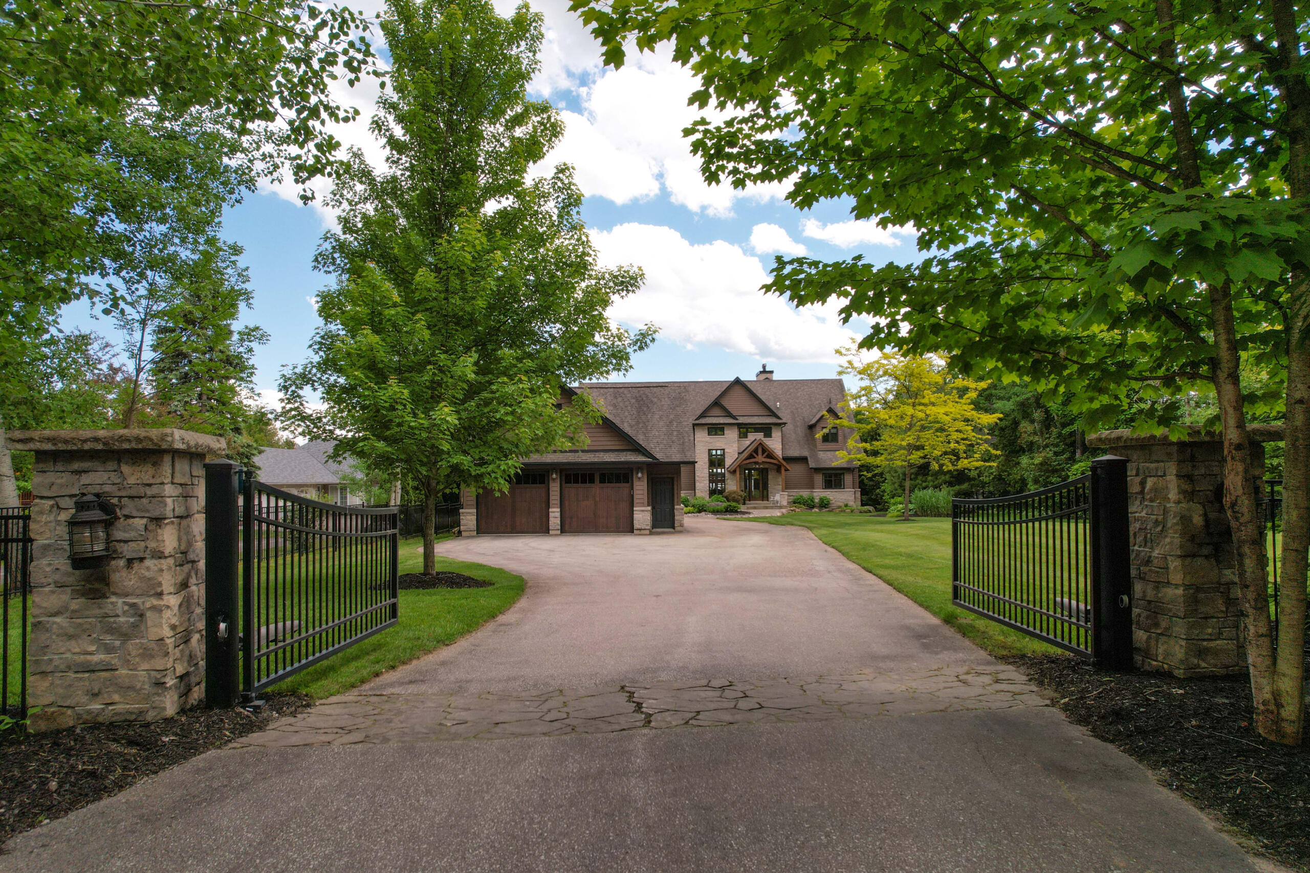 Front yard and driveway - cottage Front yard and driveway - cottage